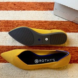 Rothys Saffron Point